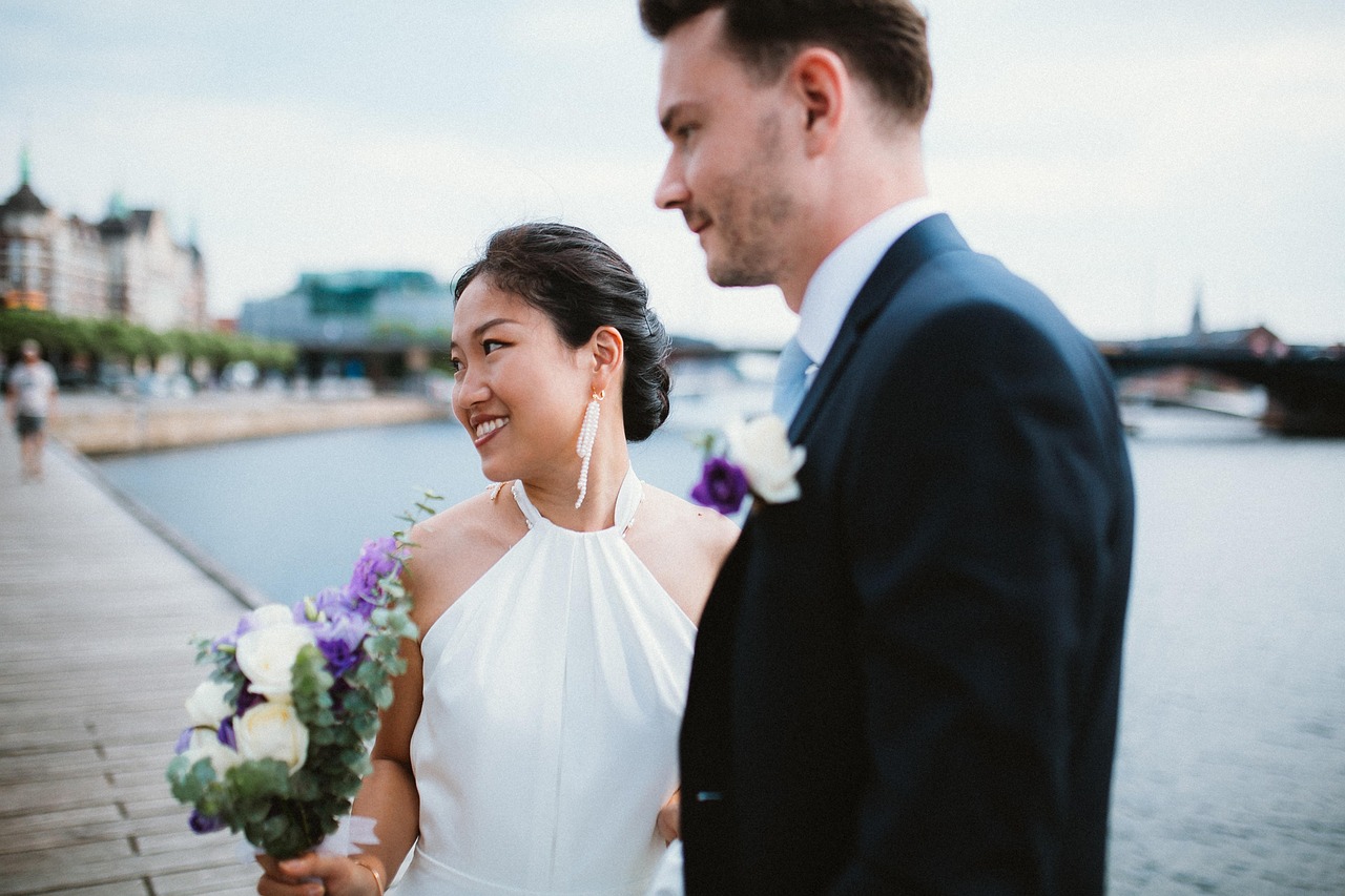 結婚式のムービーで感動と笑顔を残すための写真選びのポイントは？