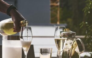 結婚式ムービーを感動的かつおしゃれに仕上げる方法は？